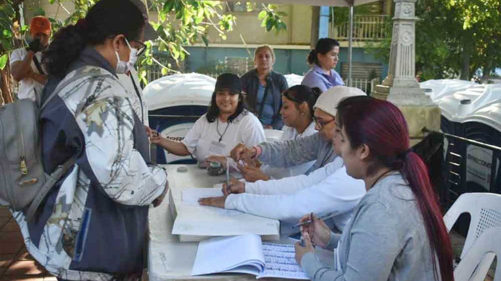 Las elecciones para presidente, vicepresidente y los 60 diputados efectivos y los 60 suplentes fueron seguidas por los medios de prensa.  FOTO:  PRENSA LATINA