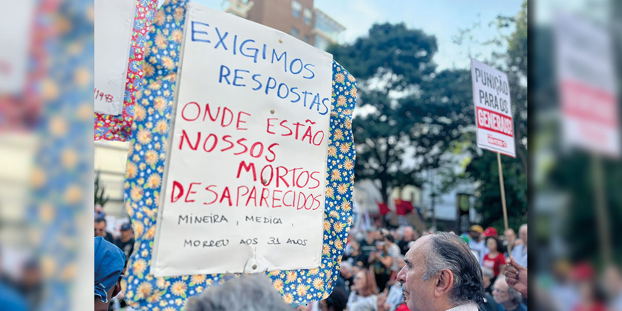 Frente al excentro de detención de la dictadura Doi Codi, movimientos de memoria, verdad y justicia exigen la punición de los crímenes militares. Foto: TELESUR