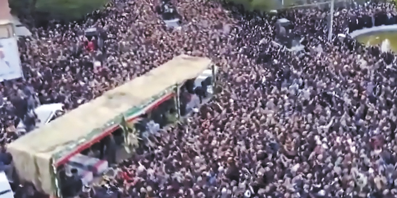Una multitudinaria concentración despidió al presidente de Irán. | Foto: RRSS