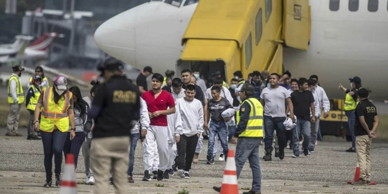 Migrantes deportados de Estados Unidos a Guatemala.
