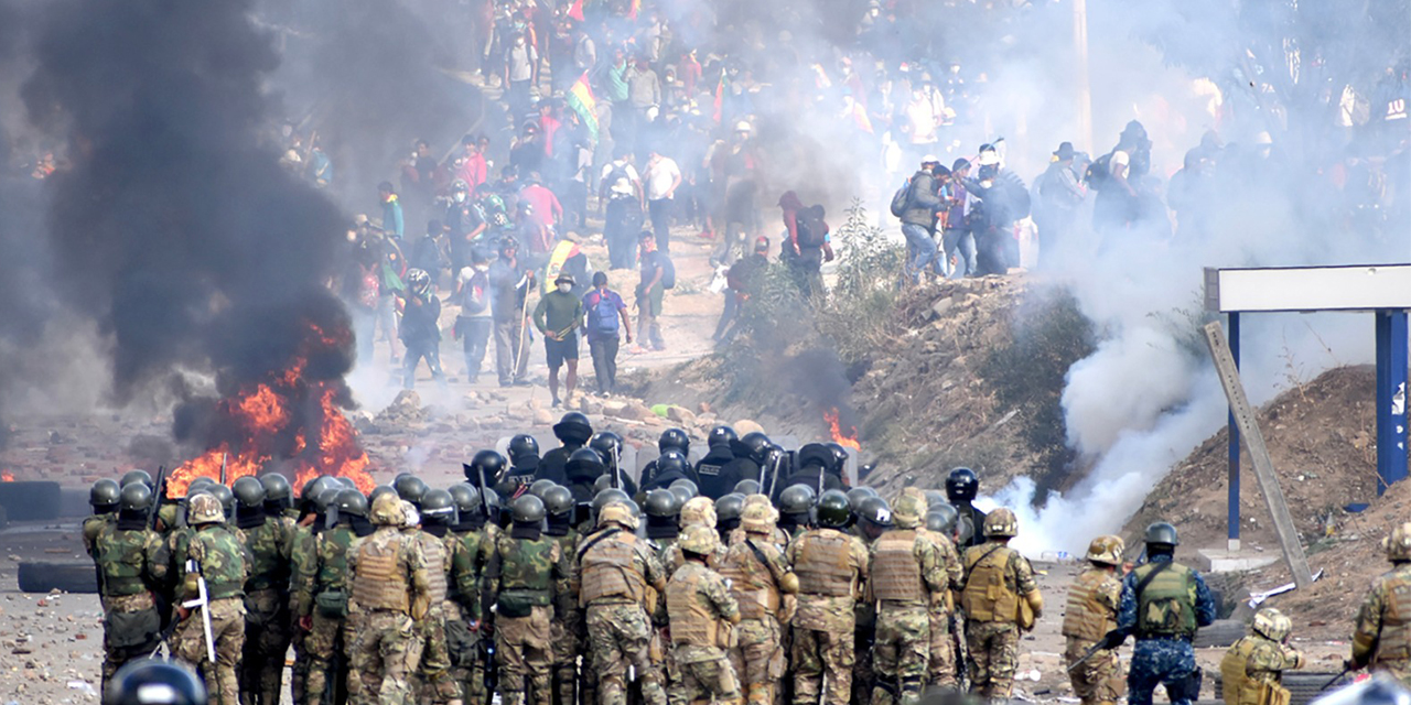 Militares durante la represión en Sacaba, Cochabamba. (Foto: Archivo)