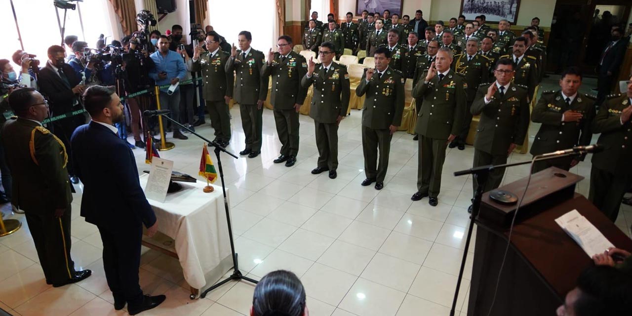 Posesionan a nuevos directores nacionales y comandantes departamentales de la Policía