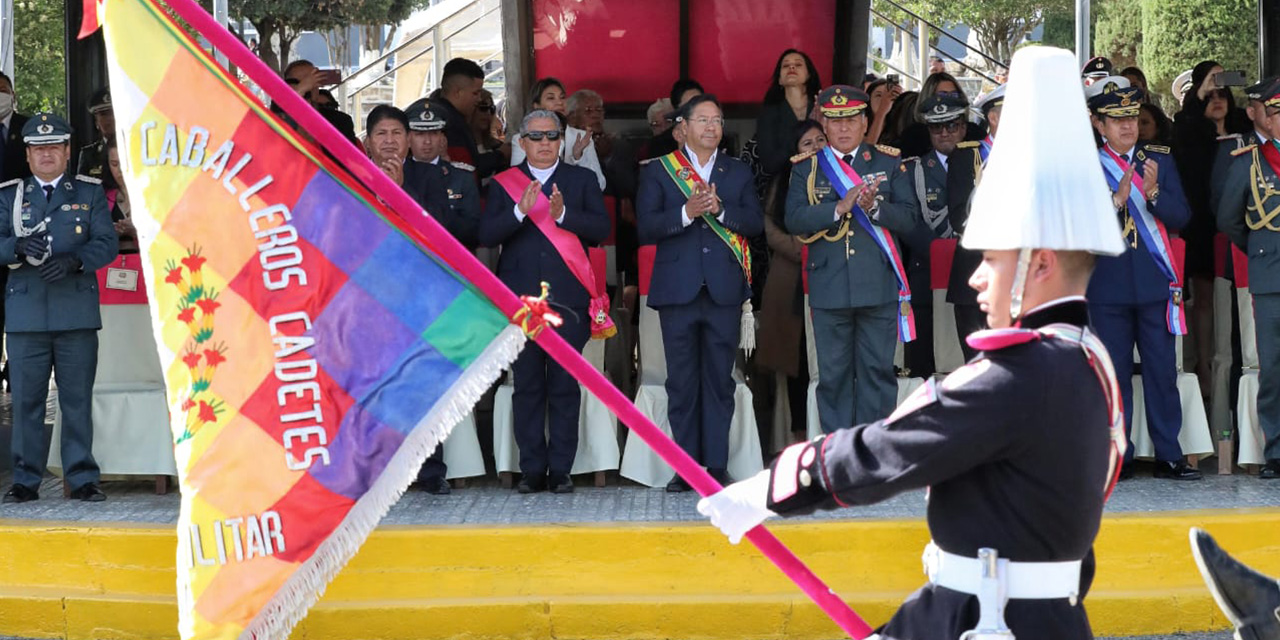 Presidente llama a los militares a seguir hoy más que nunca el ejemplo de servicio a la Patria y al pueblo 