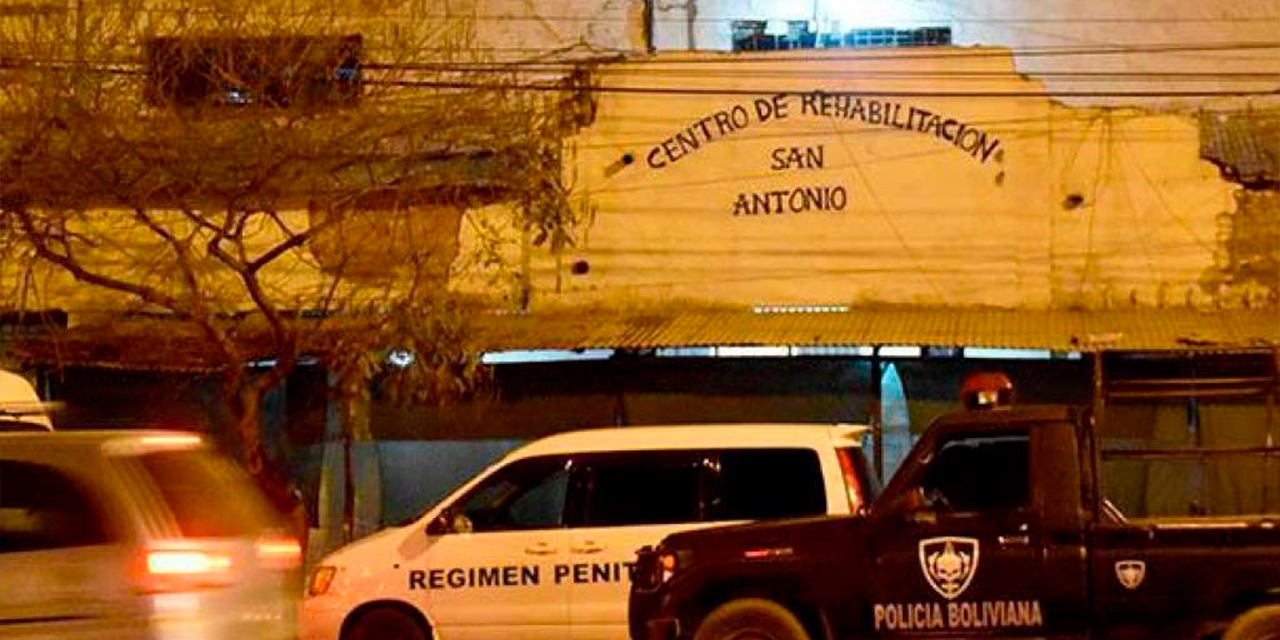 EL FRONTIS del penal San Antonio, en la ciudad de Cochabamba, lugar del que fugó el reo Jhonny Catalán.