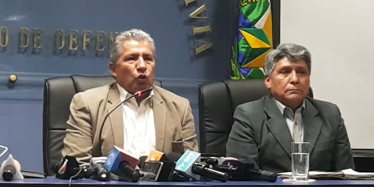 Edmundo Novillo y el viceministro Augusto García Lara