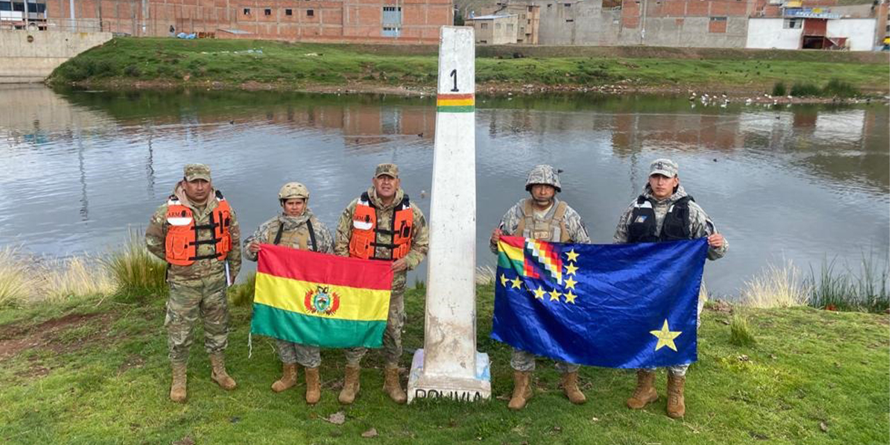 Militares en la inspección a los hitos fronterizos con Perú. (Foto: Ministerio de Defensa)