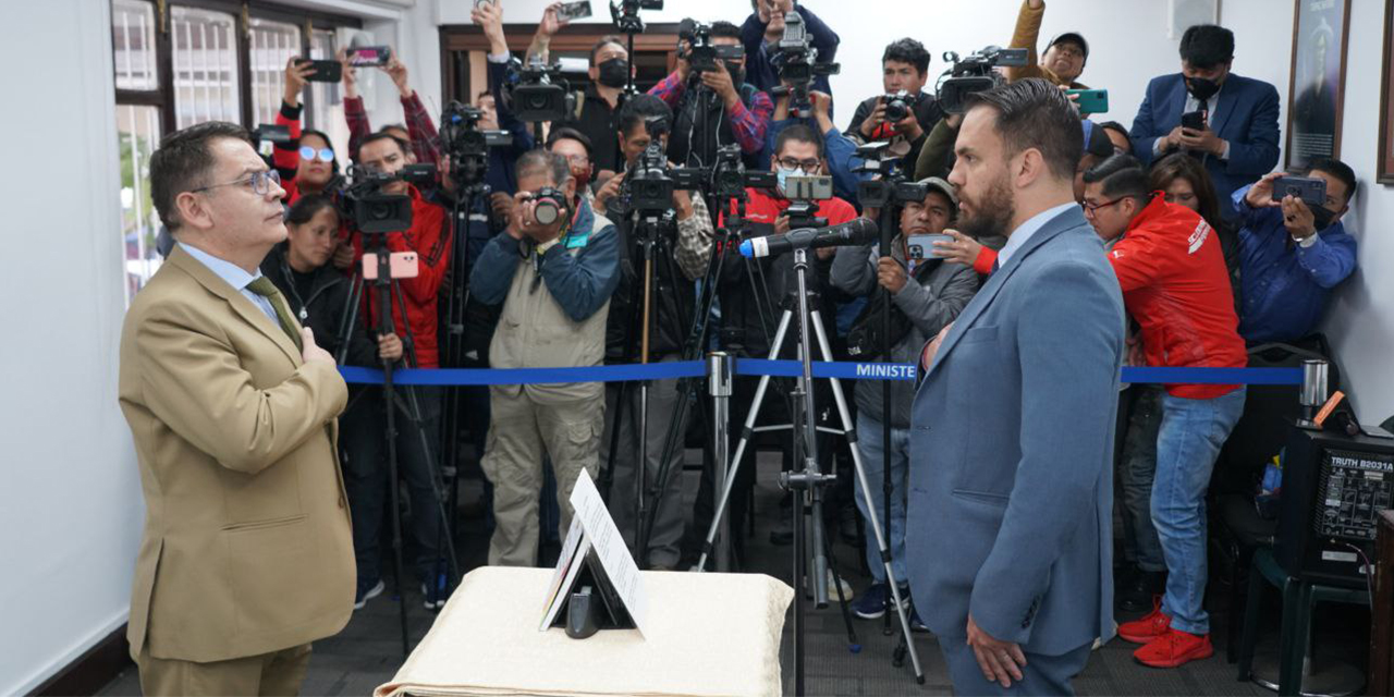 El exjefe policial Jhonny Aguilera jura como viceministro de Régimen Interior