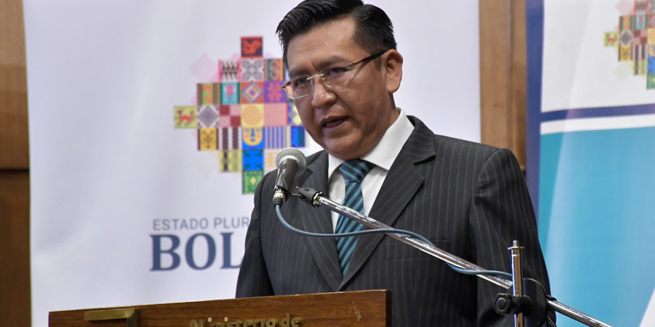 El director de la ASFI, Reynaldo Yujra.