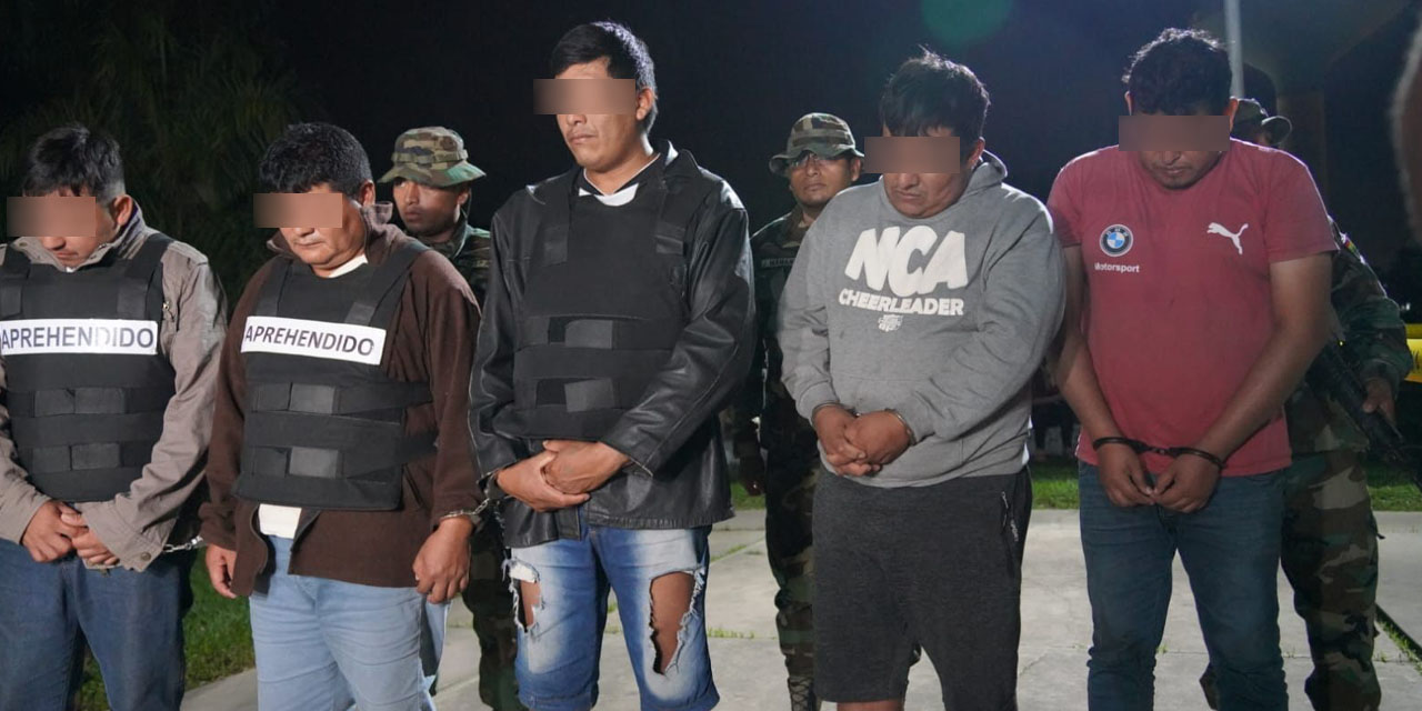 Los aprehendidos fueron presentados a la prensa.Foto: FELCN