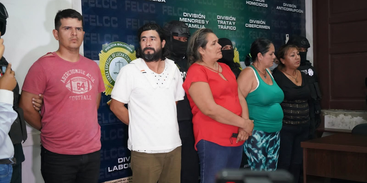 Los involucrados en la agresión, durante la presentación.  Foto: RRSS