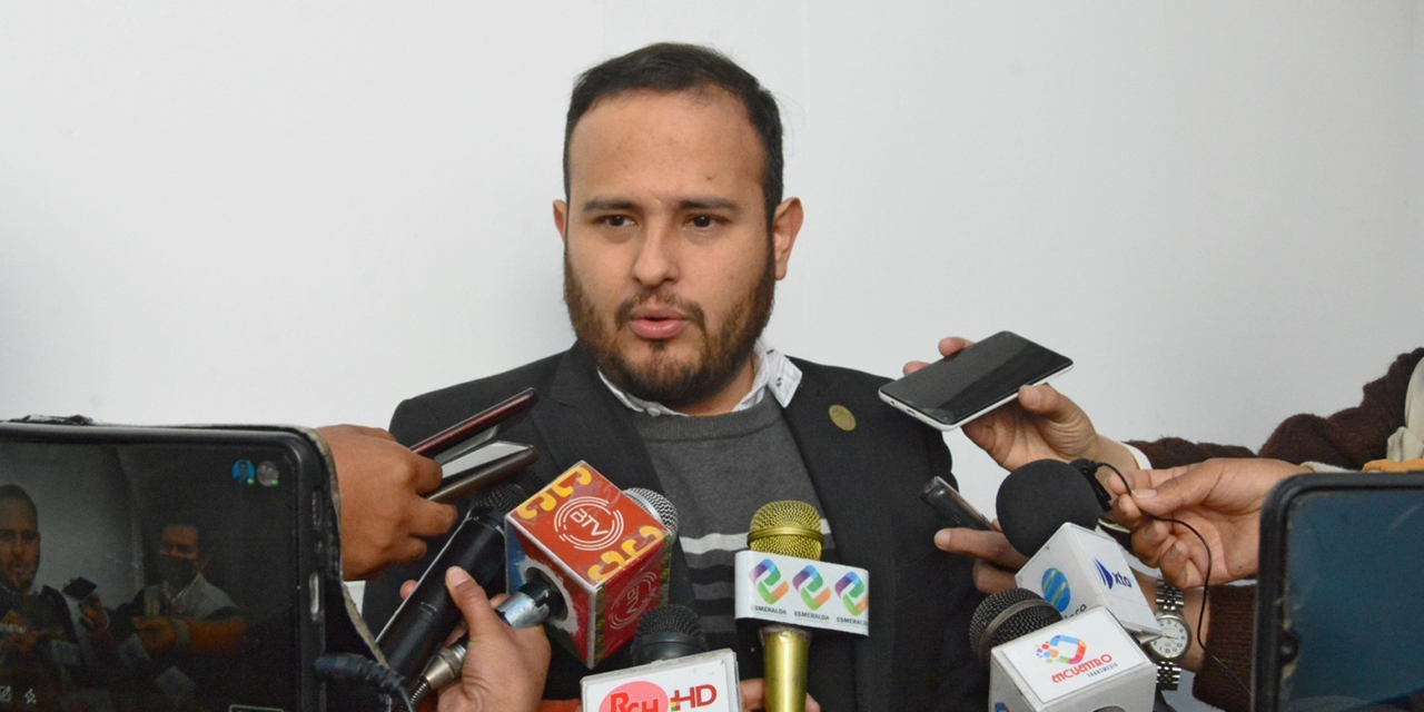 El fiscal analista del departamento de Chuquisaca, Andrés Flores. (Foto: Fiscalía)