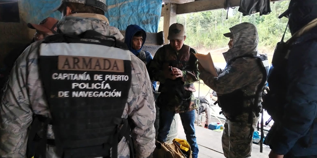 Efectivos de la Armada Boliviana durante el operativo. (Foto: Armada Boliviana)