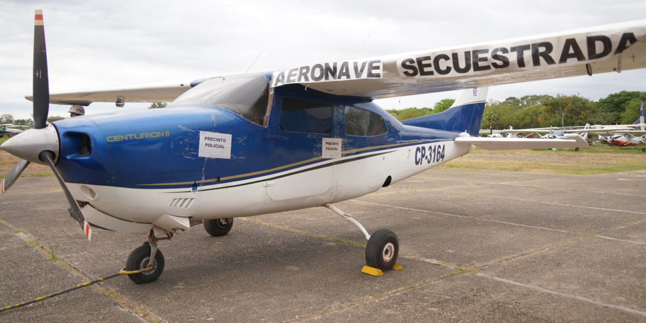 Una avioneta incautada por la FELCN en Santa Cruz. | Foto: Ministerio de Gobierno