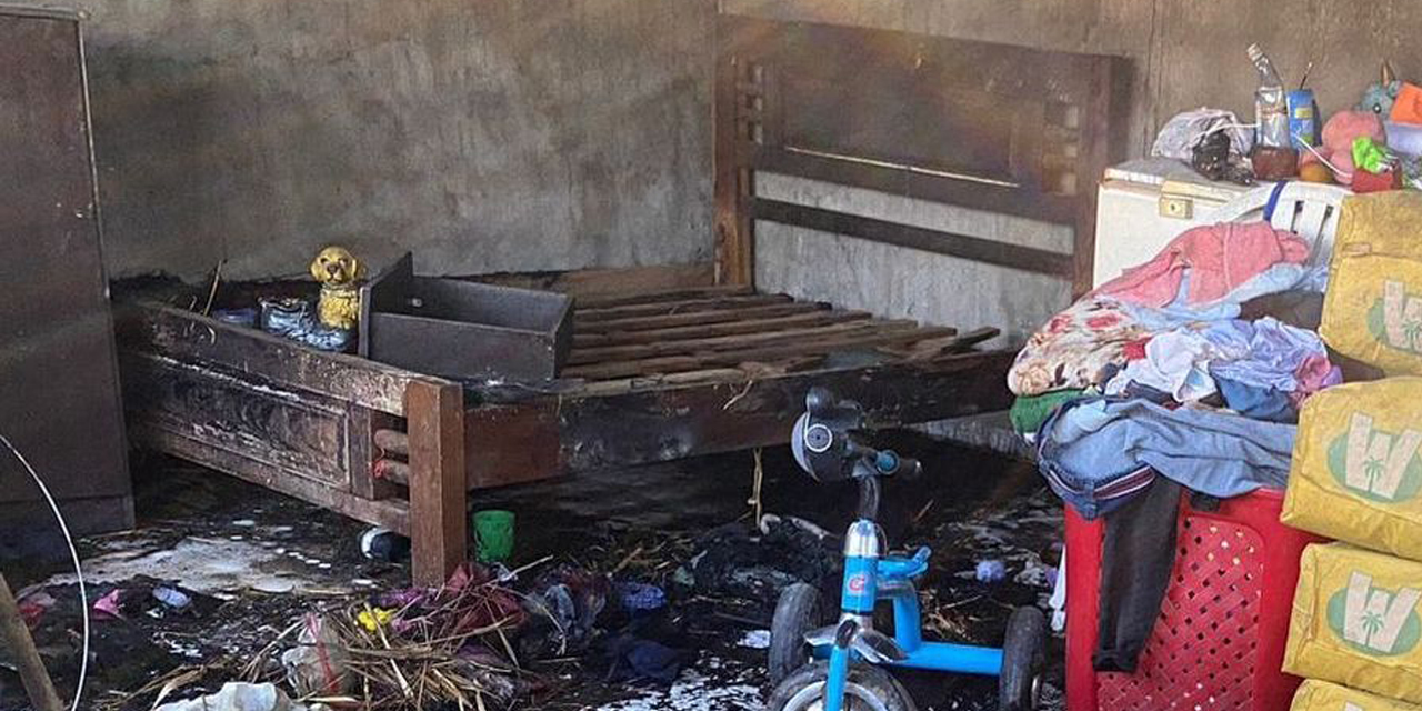 Así quedó la habitación donde vivían los dos hermanos en compañía de su madre. Foto: FIscalía 
