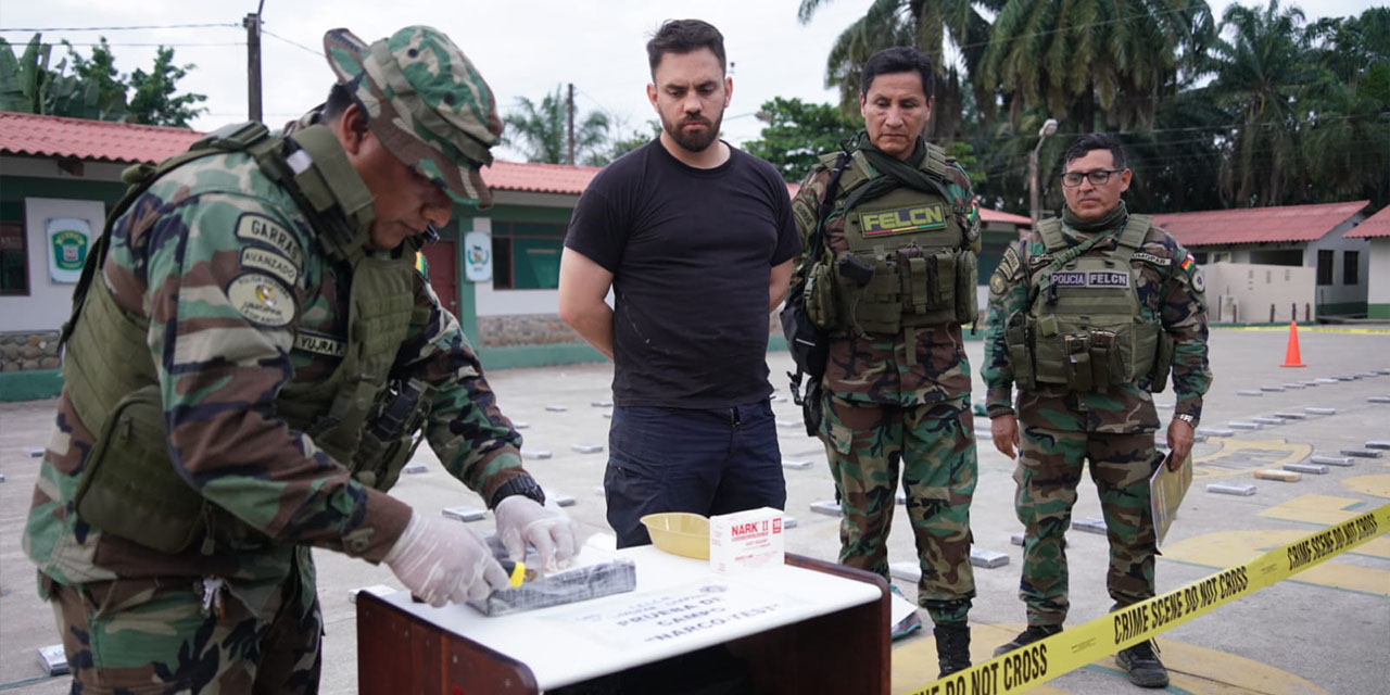 FELCN desmantela tres mega laboratorios de cocaína en el Chapare