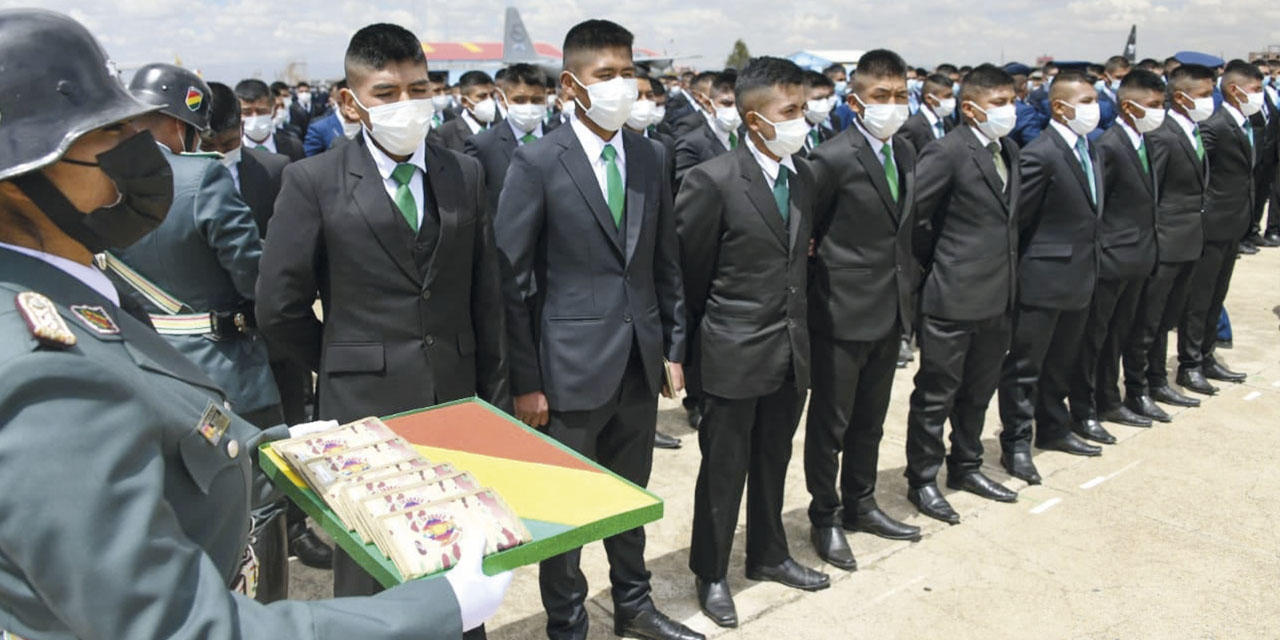 Condecoración a soldados. | Foto: Ministerio de Defensa