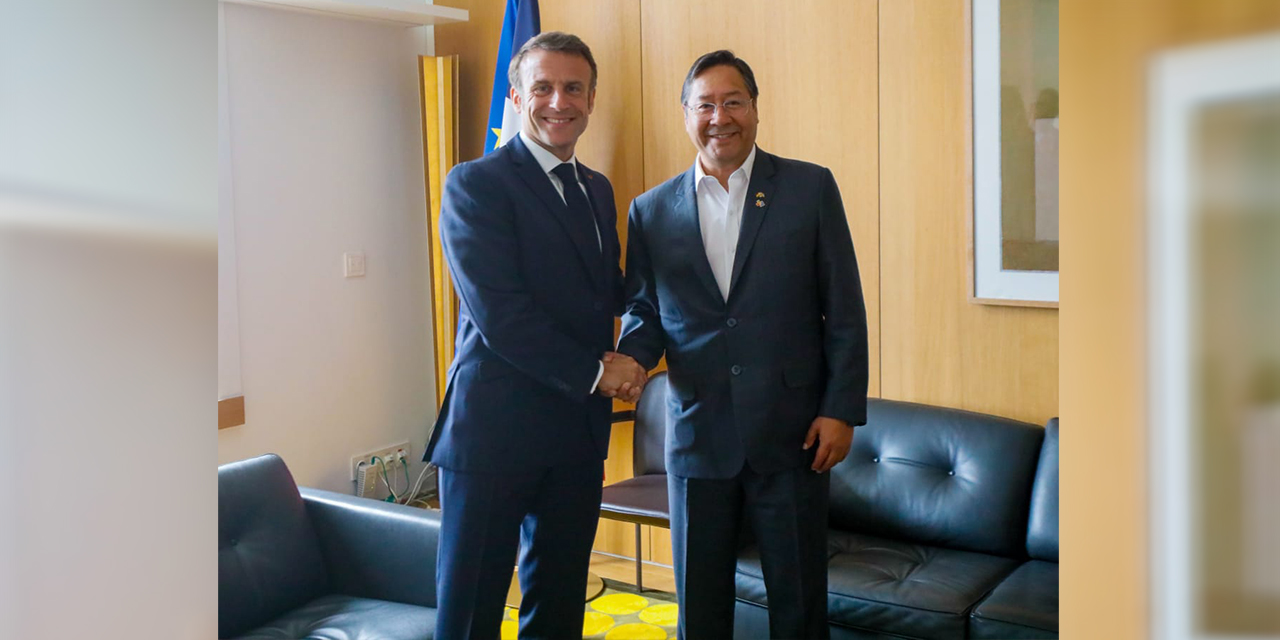 Macron envía a Bolivia 100 bomberos para ayudar a combatir incendios y Arce agradece el gesto