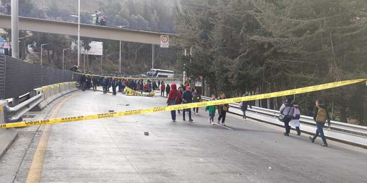 Movilización de cooperativistas cierra la Autopista La Paz- El Alto. Foto: ABI