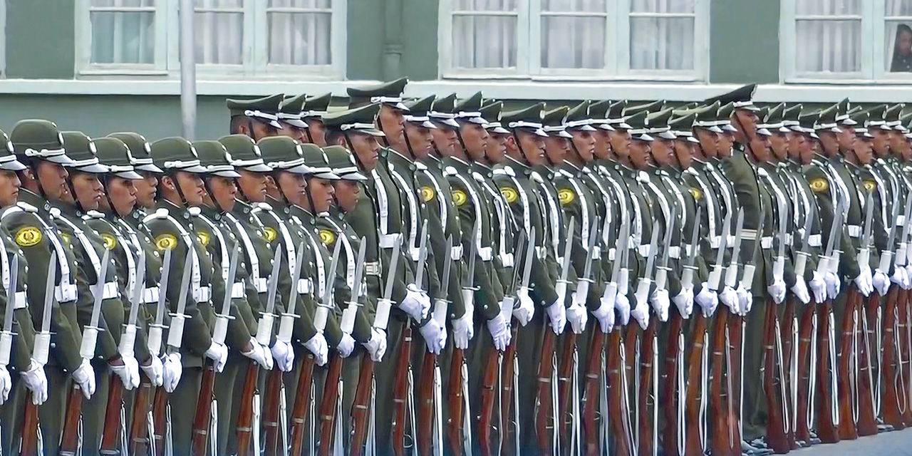 Cadetes de la Policía Boliviana. | Foto: Ministerio de Gobierno