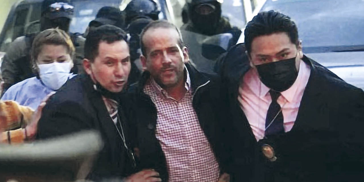 Luis Fernando Camacho, el 28 de diciembre de 2022, en la FELCC de La Paz.  | Foto: RRSS