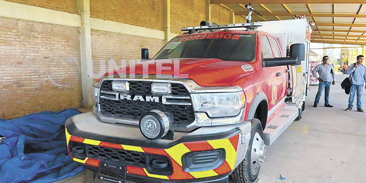 El carro bombero que debió ser adquirido por la Gobernación de Santa Cruz. | Foto: RRSS