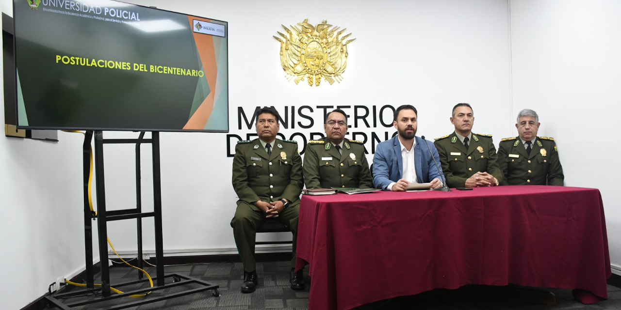 El ministro de Gobierno, Eduardo del Castillo, en conferencia de prensa. 