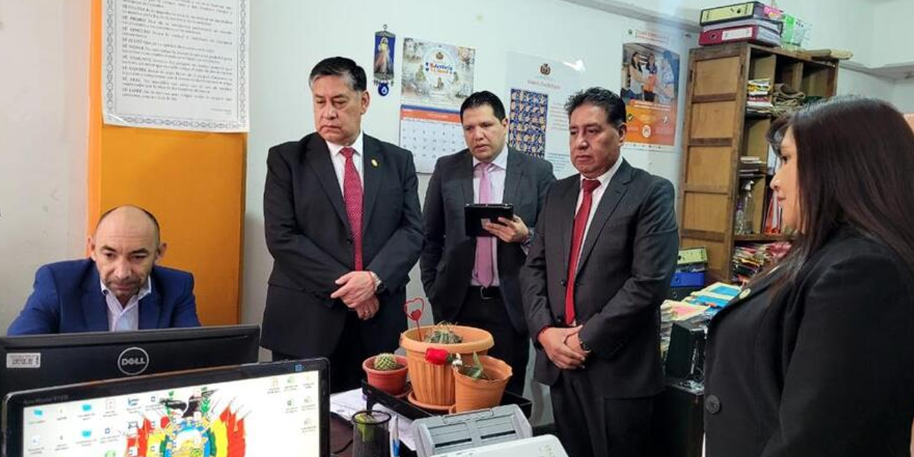 Inspeccionan a fiscales de materia en La Paz. Foto: FGE