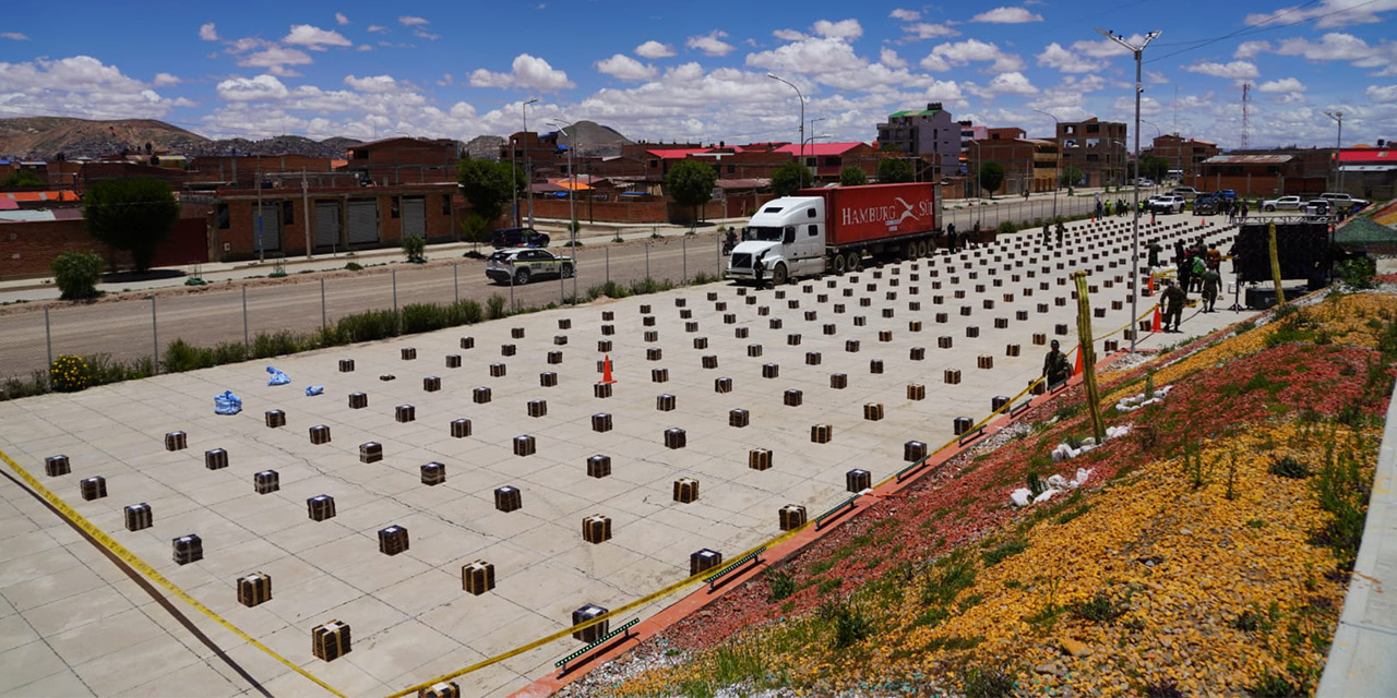 Gobierno incauta más de 8 toneladas de cocaína en el golpe más grande de la historia al narcotráfico 