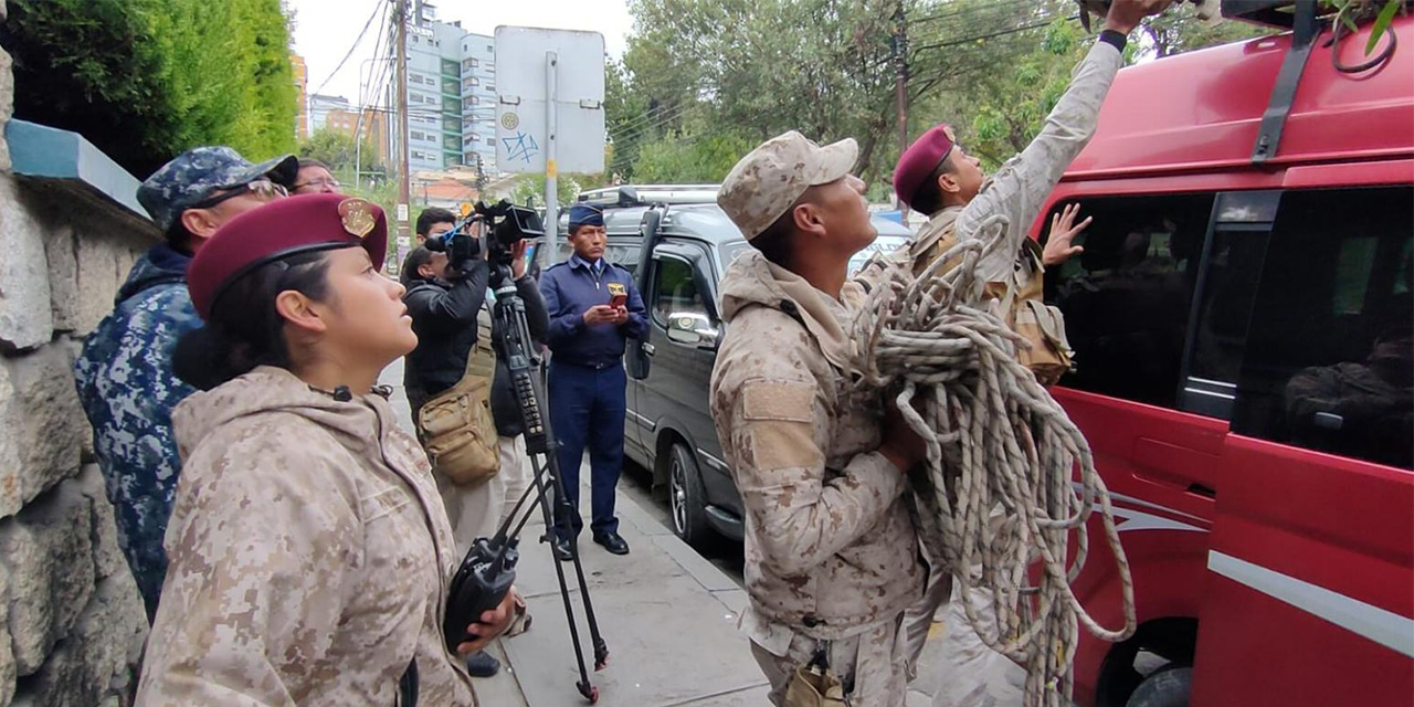 Defensa Civil envía rescatistas a Irupana para la búsqueda de persona desparecida en riada