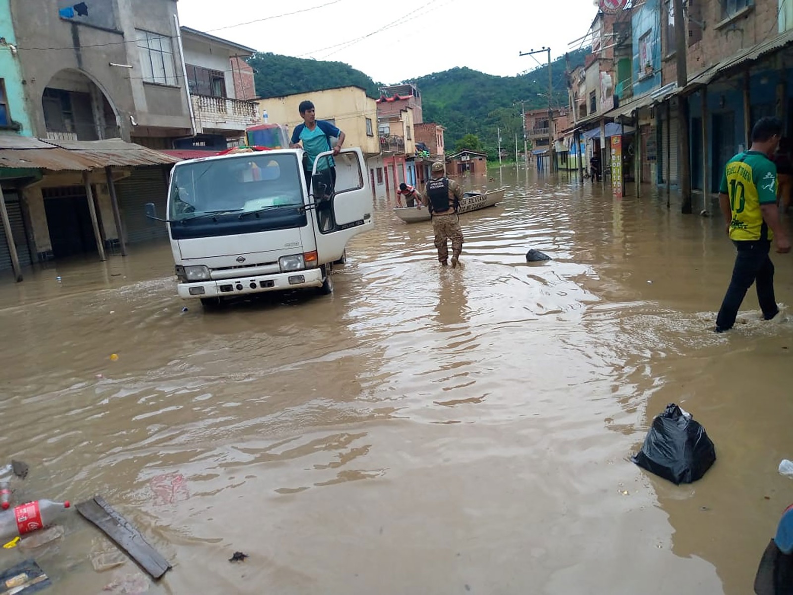 AyudaHumanitariaLipari26022