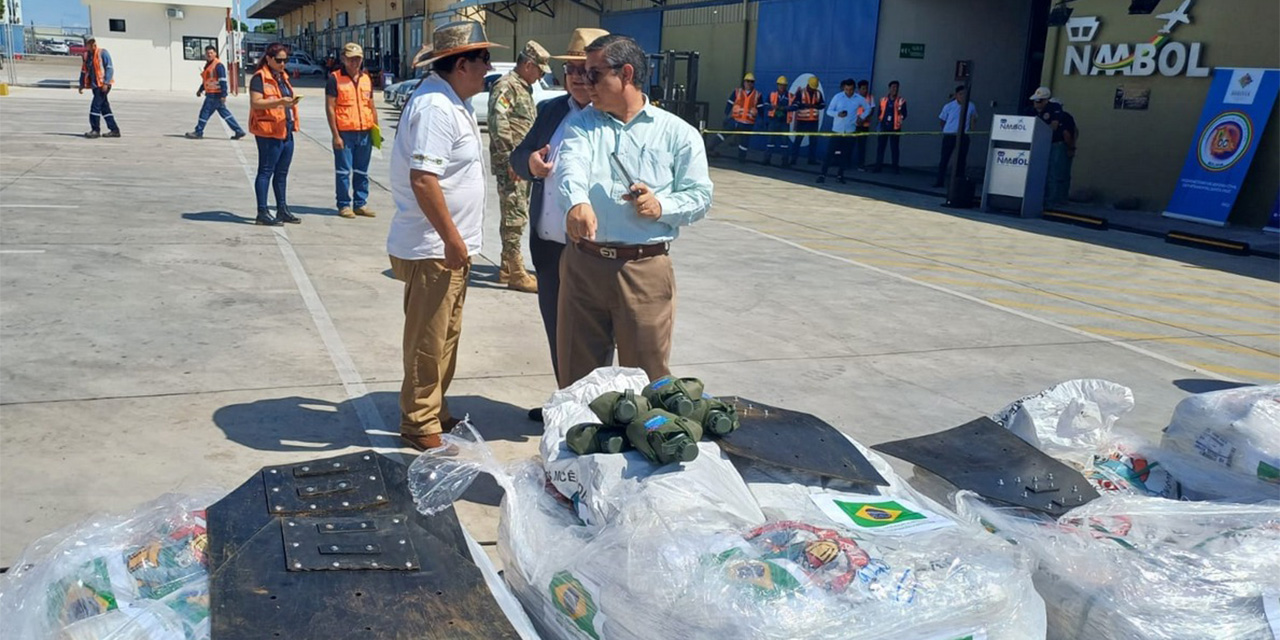 Bolivia recibe del Brasil equipamiento para bomberos forestales de las FFAA