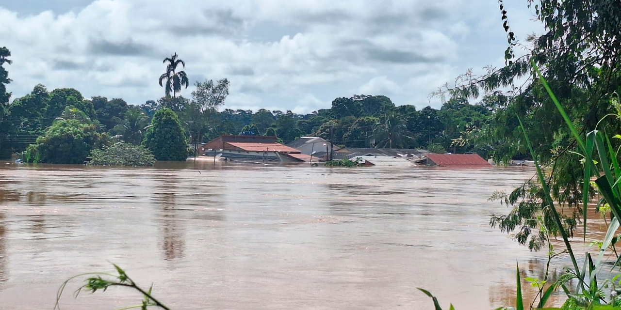 El nivel del río Acre superó los 17 metros. Foto: ABI