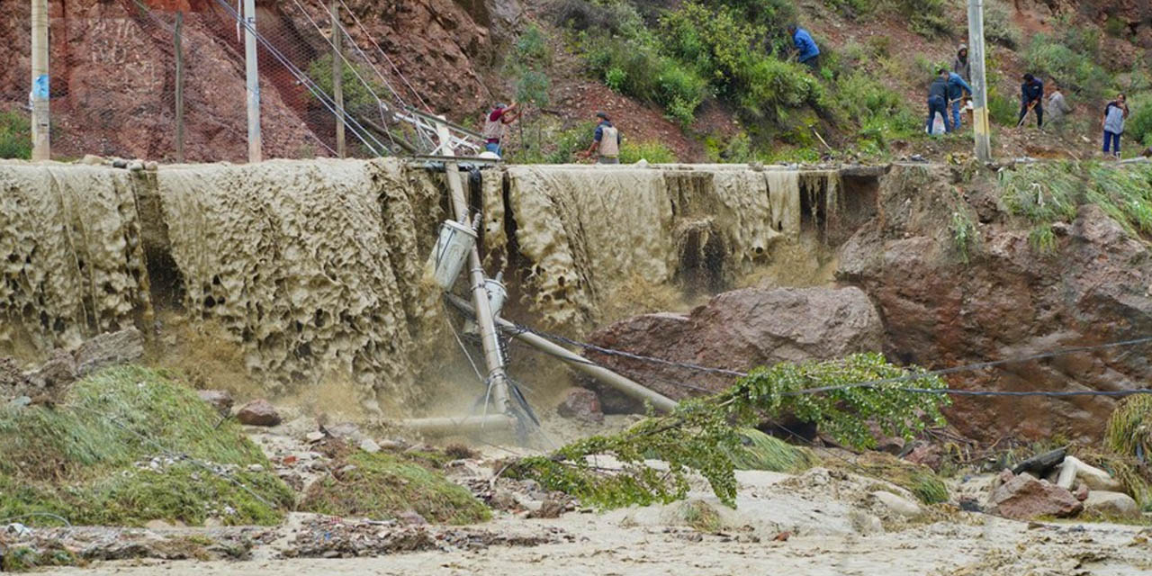 El río La Paz se desbordó en el sector de Amor de Dios. Foto: Jorge Mamani