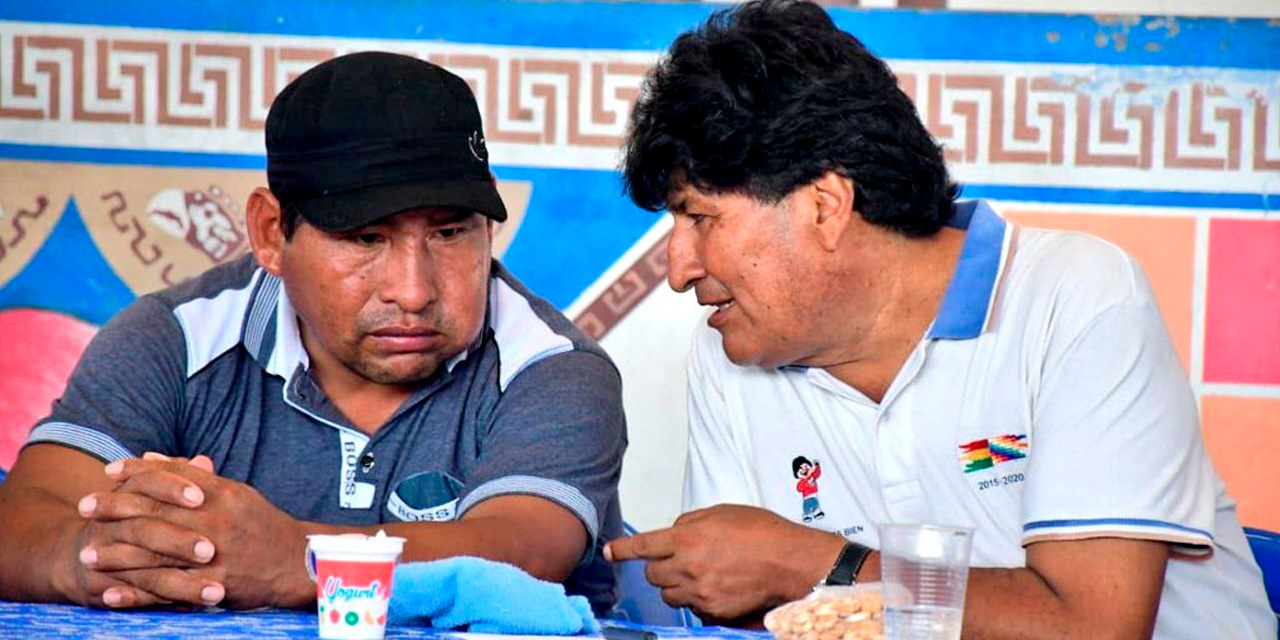 Ponciano Santos junto a Evo Morales en un encuentro en febrero de este año. Foto: @evoespueblo