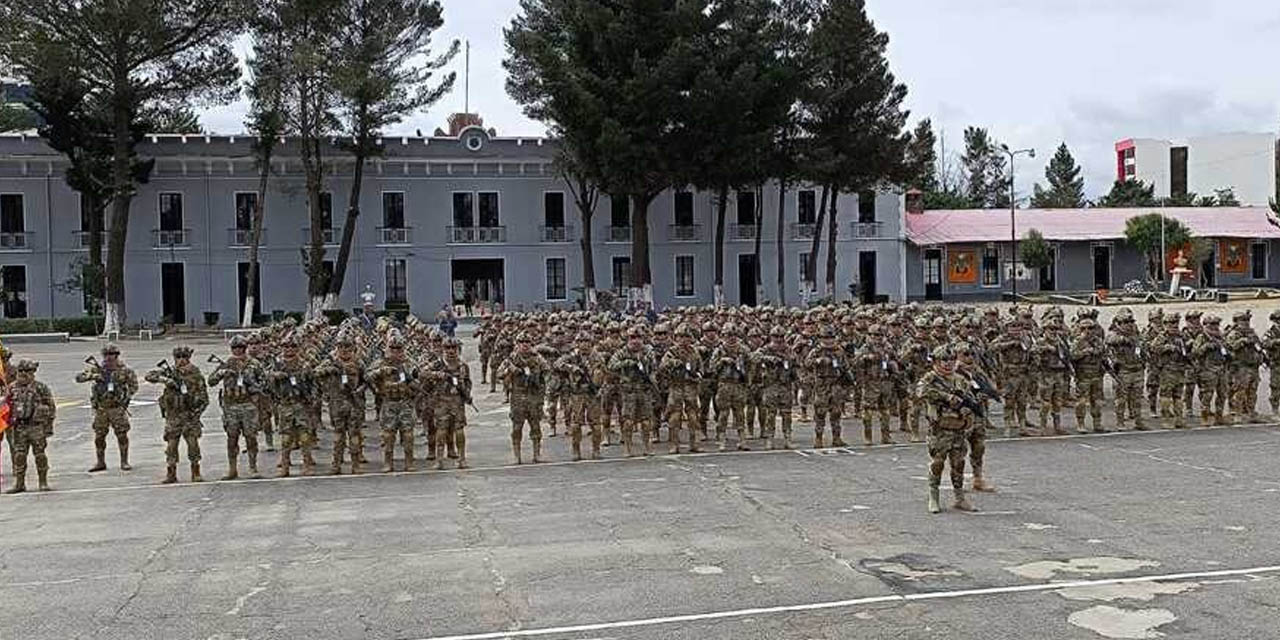 Efectivos militares en el curso de inducción en la lucha contra el contrabando. | Foto: ABI