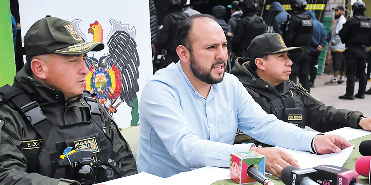 El viceministro de Seguridad Ciudadana, Roberto Ríos, en declaraciones a medios de prensa. // Foto: Archivo