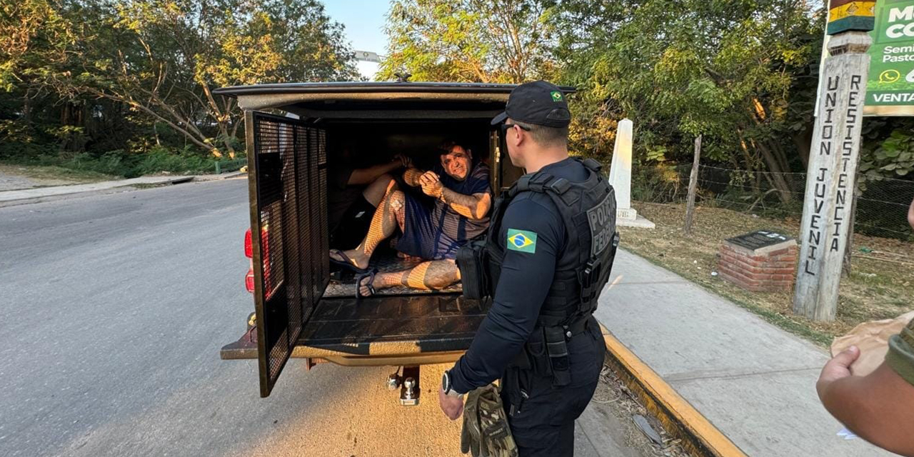Brasileños entregados a la Policía Federal del Brasil.