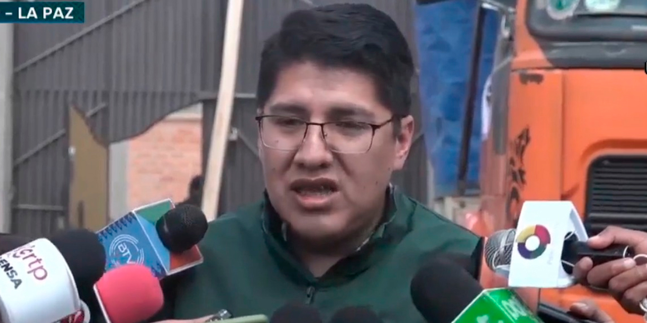 El director de la ANH, Germán Jiménez, en conferencia de prensa. Imagen: Captura Bolivia Tv.