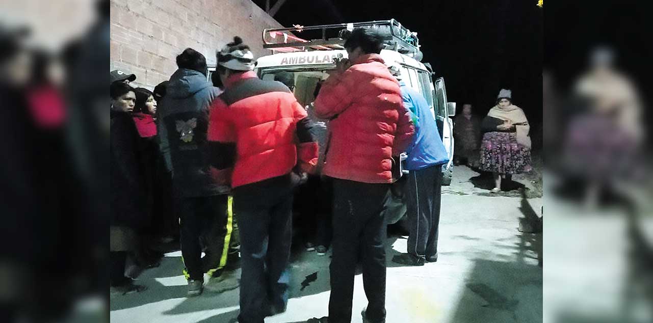Los heridos del accidente fueron trasladados al hospital en Charazani. Foto: RRSS