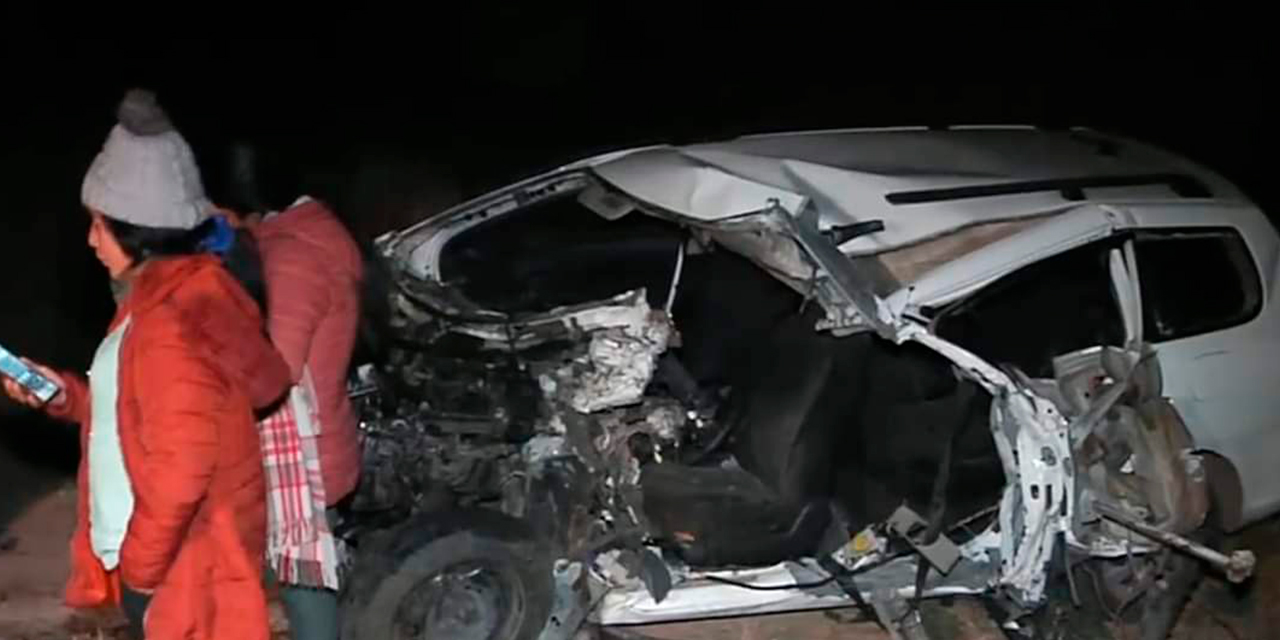 Un vehículo colisionó frontalmente. Foto: RRSS