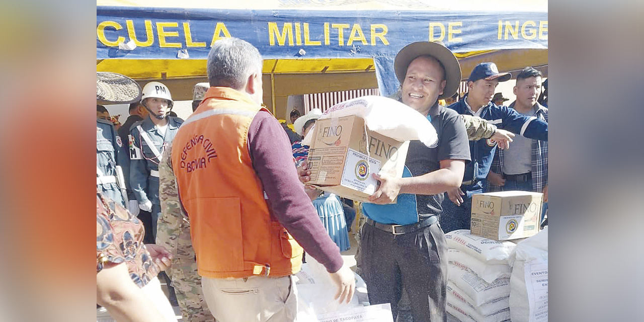 Ayuda humanitaria  entregada por el Gobierno a familias damnificadas por desastres naturales. | Foto: Ministerio de Defensa