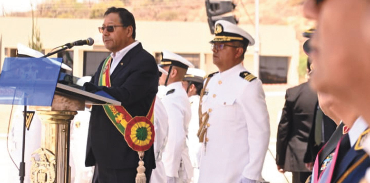 El presidente Luis Arce conmemora los 51 años del aniversario de la Escuela Naval Militar en Cochabamba. Foto: Presidencia