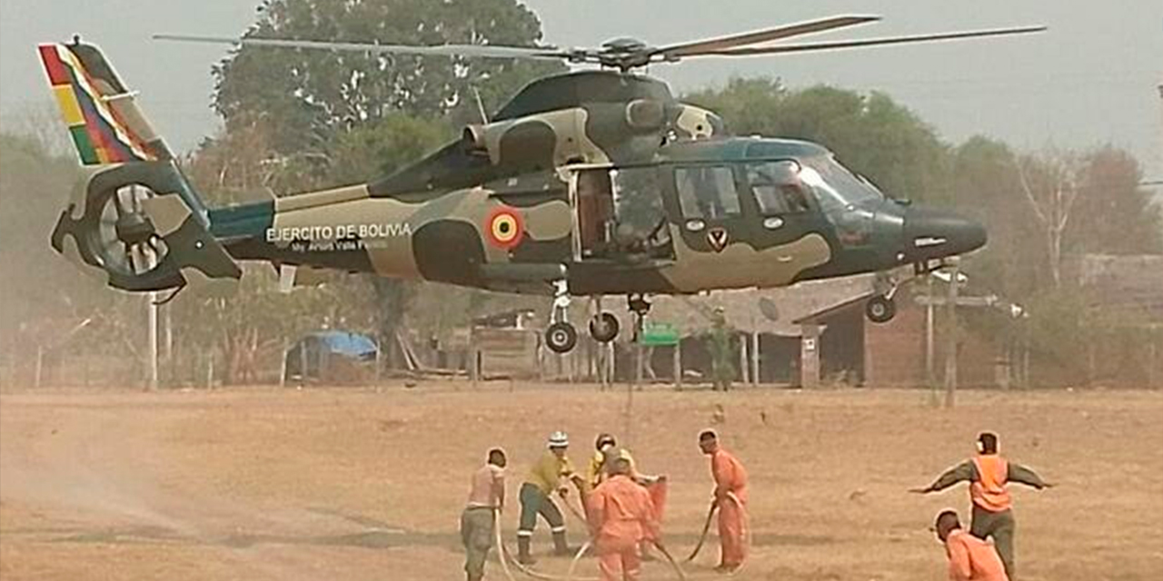Aeronave boliviana en la lucha contra los incendios forestales. Foto Min. Defensa
