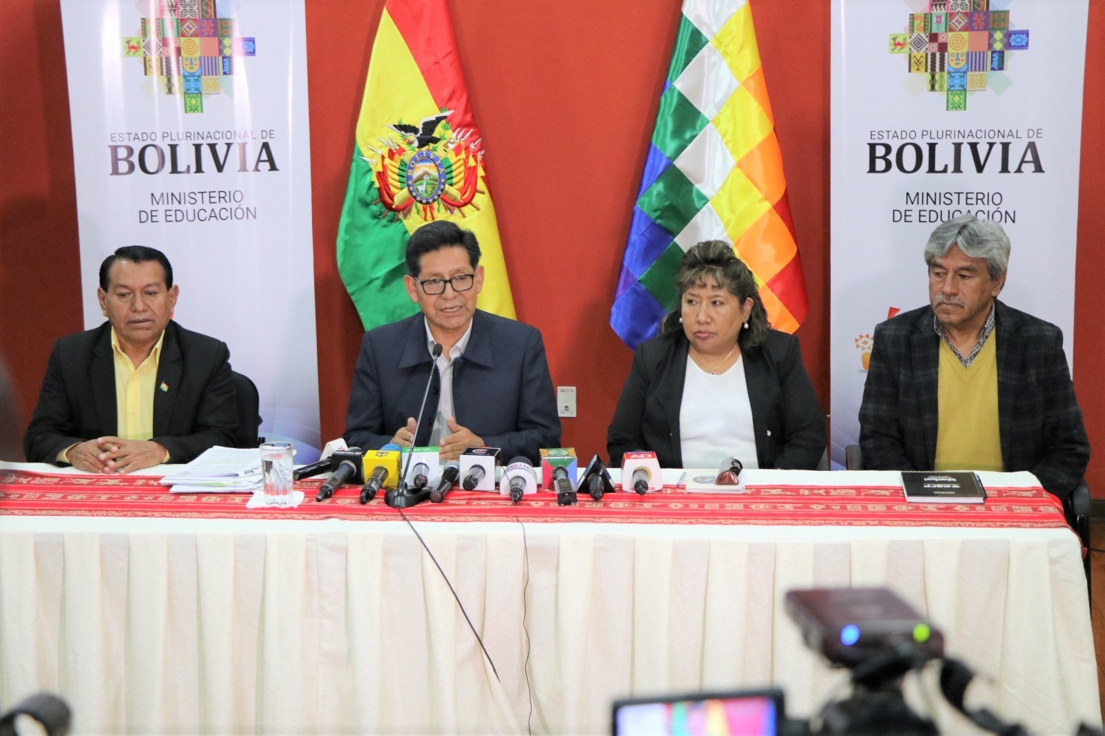 Autoridades ministeriales durante la conferencia de prensa. 
