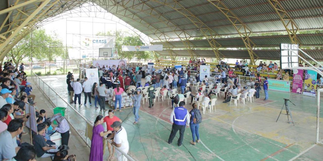 Acto de entrega de alimentos, medicamentos y además se brindó atención médica a las familias afectadas. | Foto: Salud