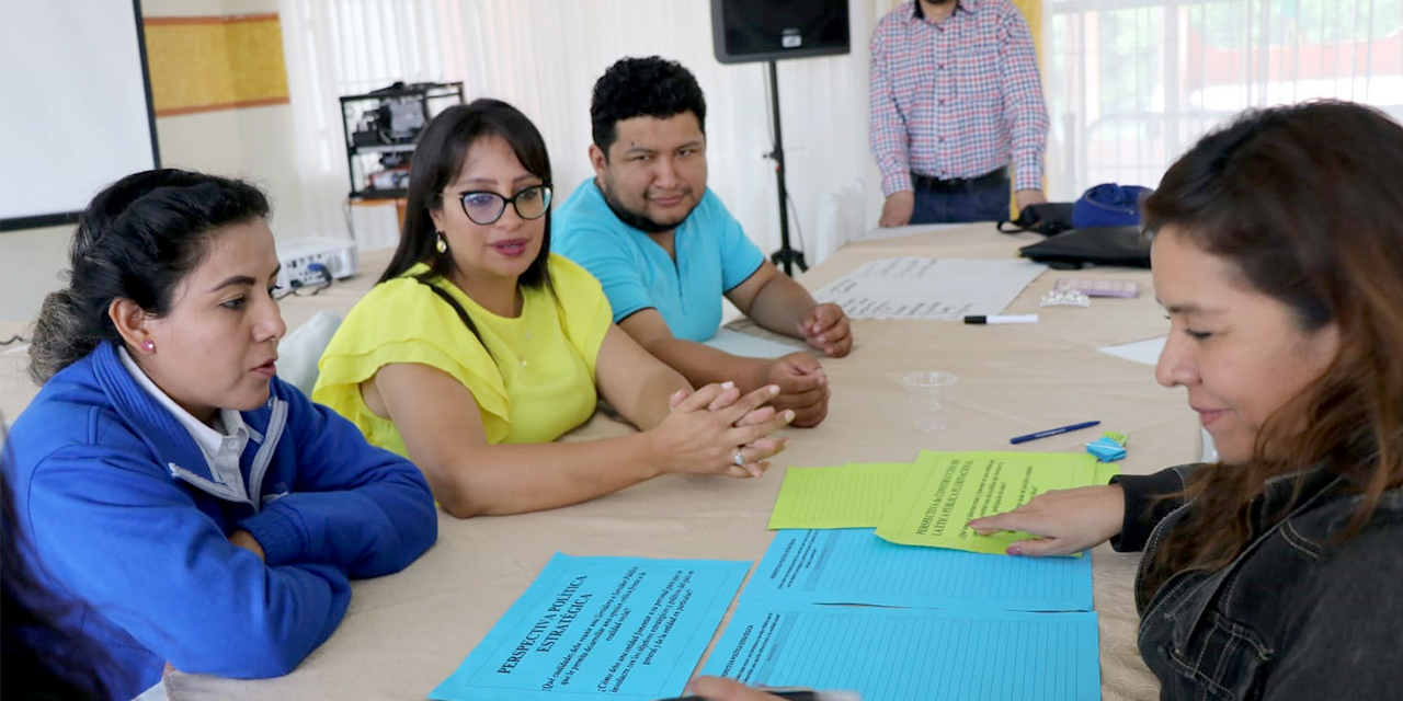 Participantes durante el taller de Ética Pública Plurinacional. (Foto: Ministerio de Trabajo)