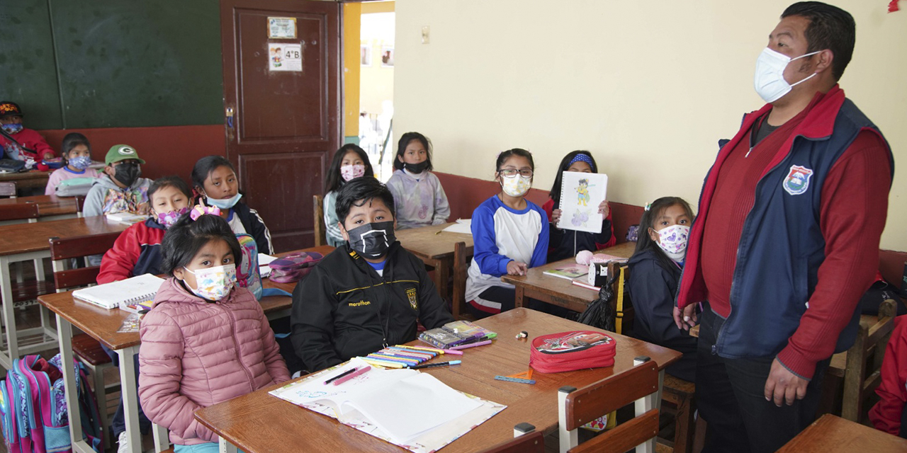 Estudiantes reciben formación en una unidad educativa. (Foto: RRSS)