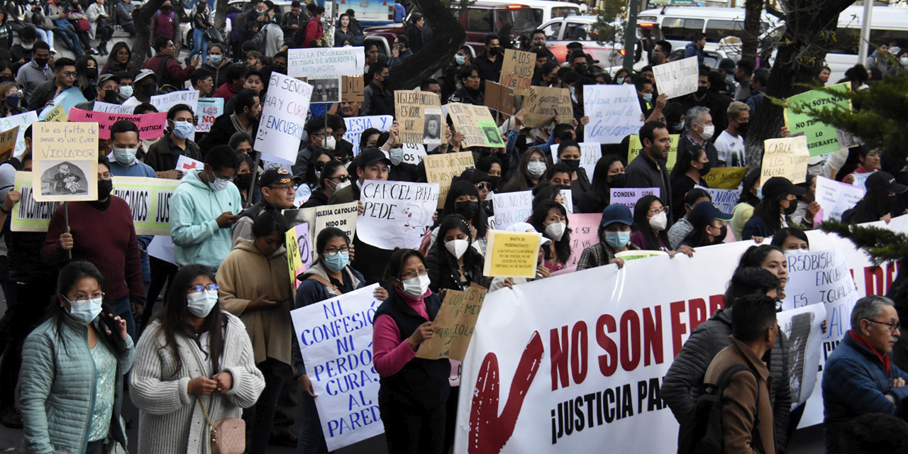 La marcha en La Paz de activistas y autoconvocados para demandar justicia por las víctimas de pederastia. (Fotos: Gonzalo Jallasi)