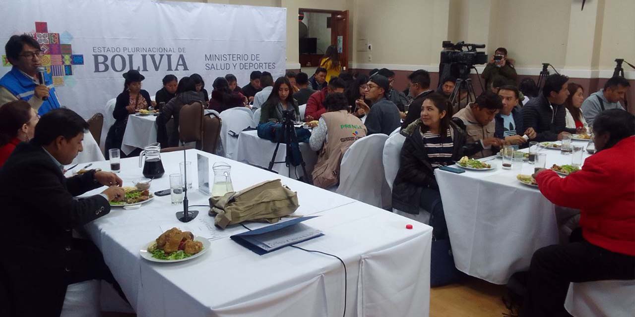 El Ministro de Salud reconoce la labor de los periodistas 