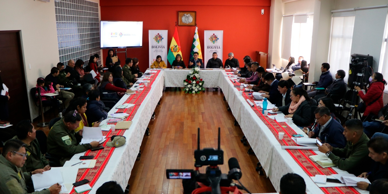La reunión nacional de la Comisión Multidisciplinaria Nacional. | Foto: ME